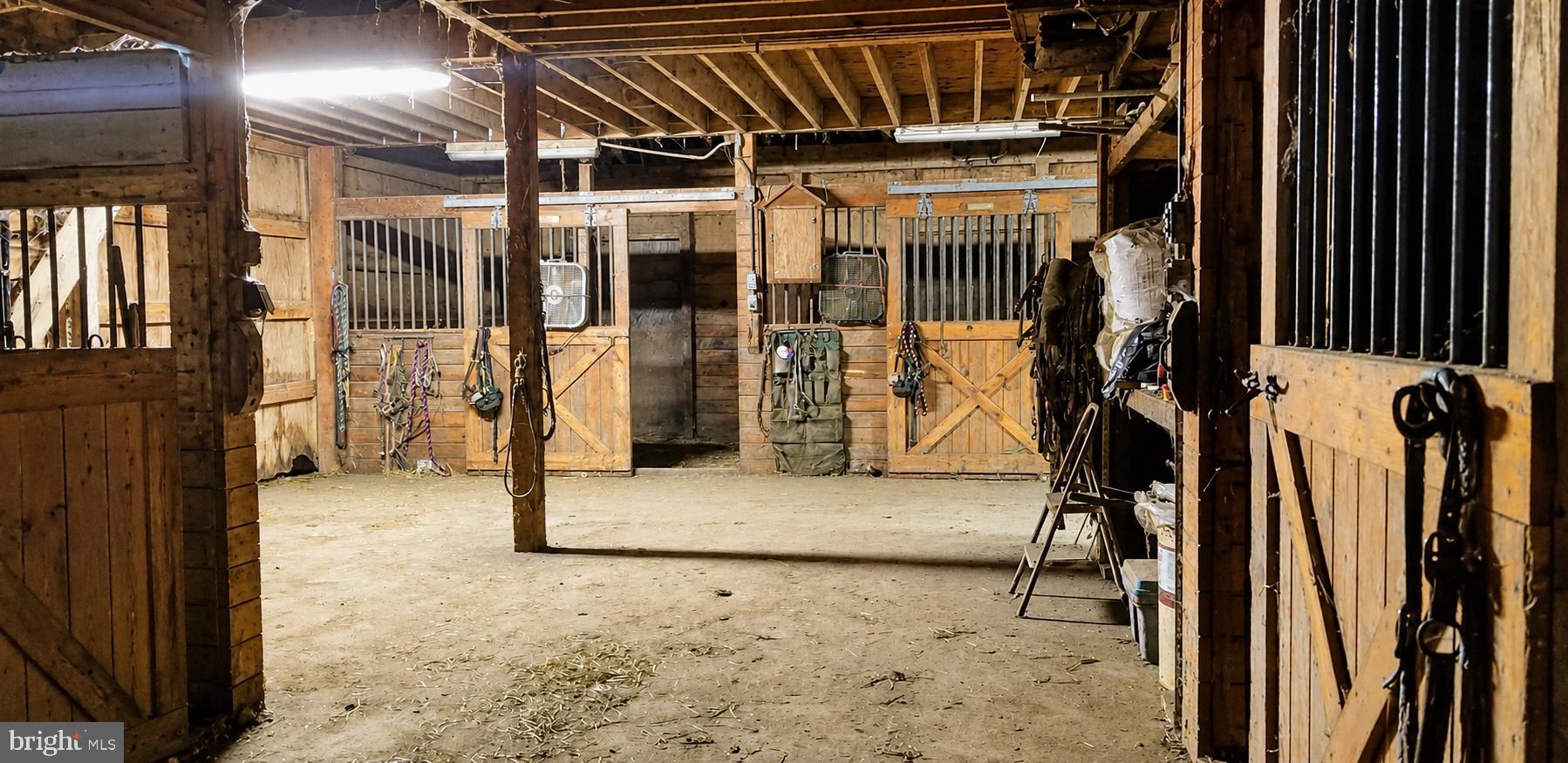 9 HUNT FARMS