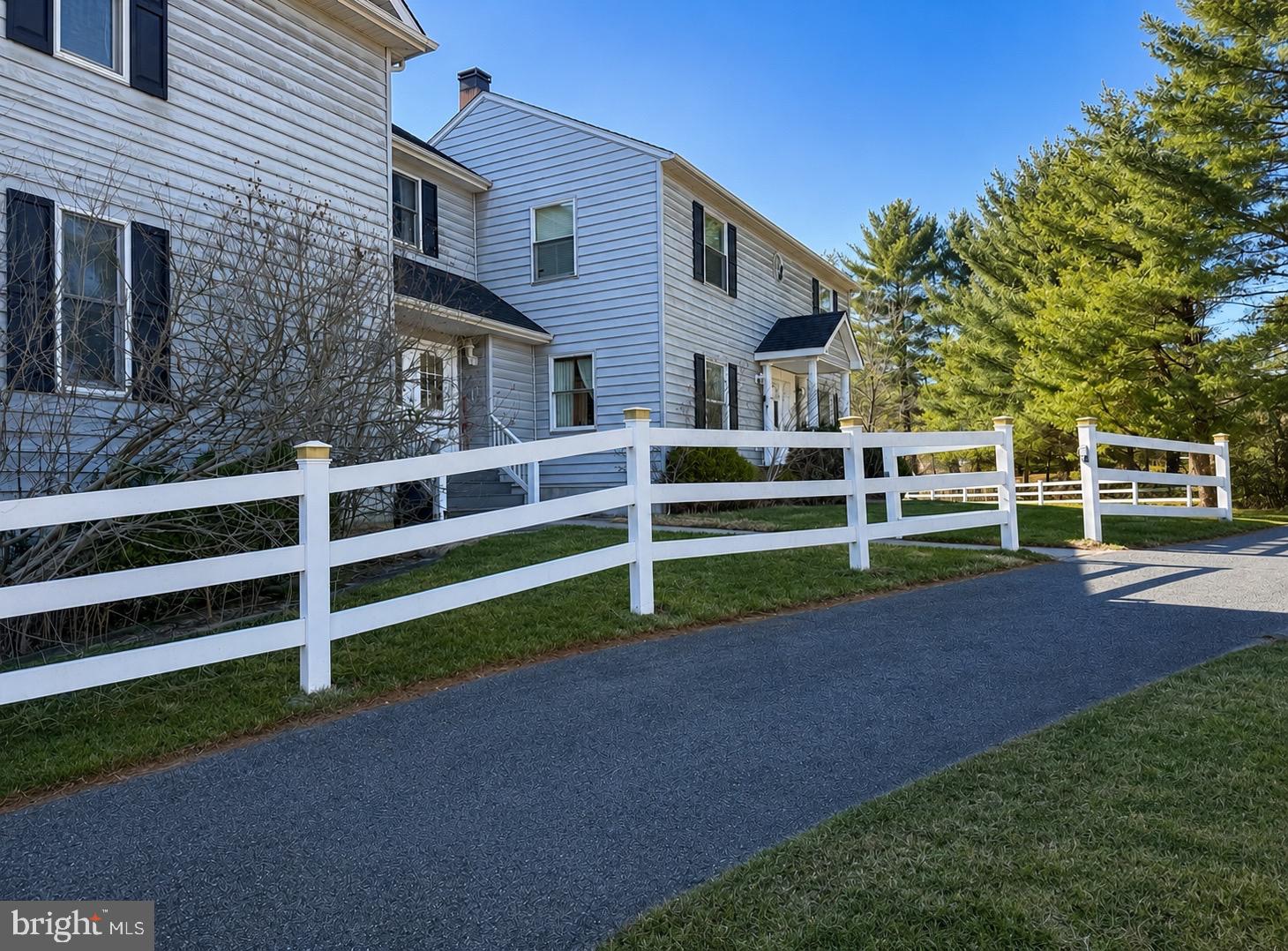9 HUNT FARMS