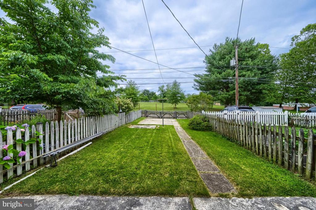 1566 COTTAGE LANE