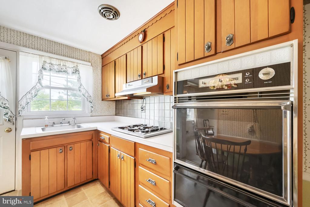 1566 COTTAGE LANE