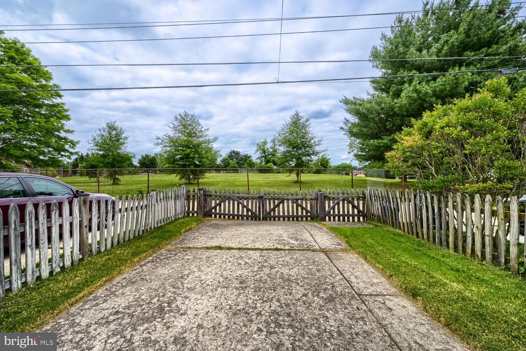 1566 COTTAGE LANE