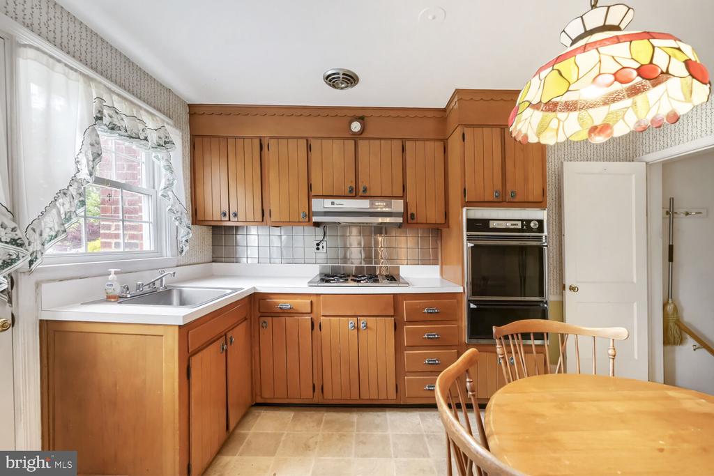 1566 COTTAGE LANE
