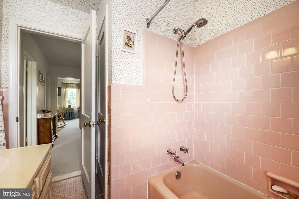 1566 COTTAGE LANE