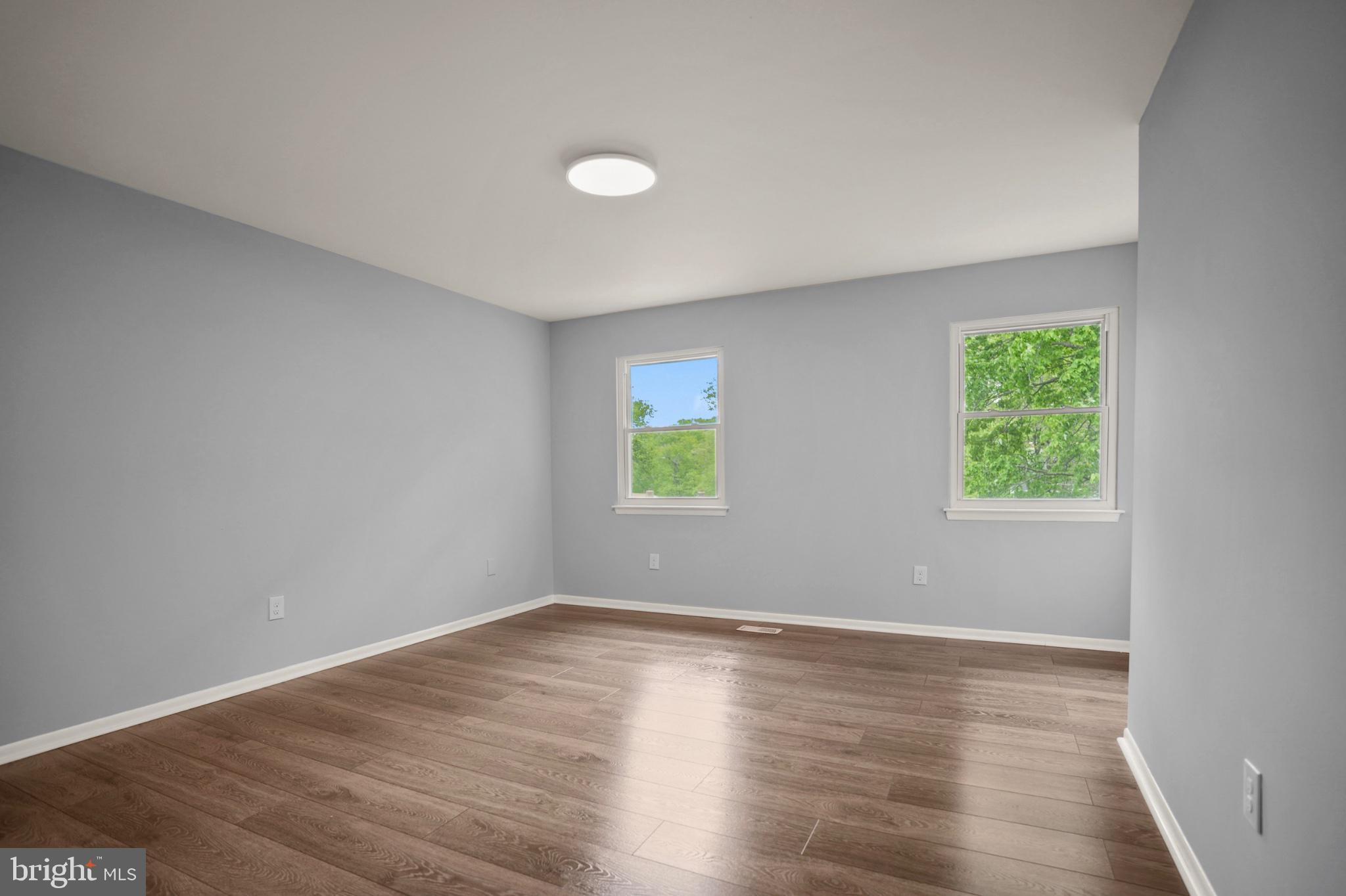 10 IRON BOLT COURT