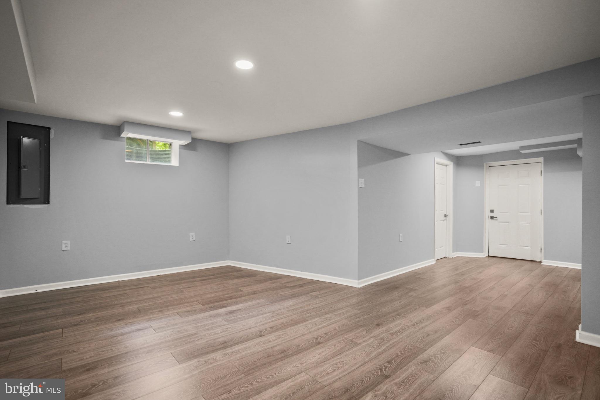 10 IRON BOLT COURT