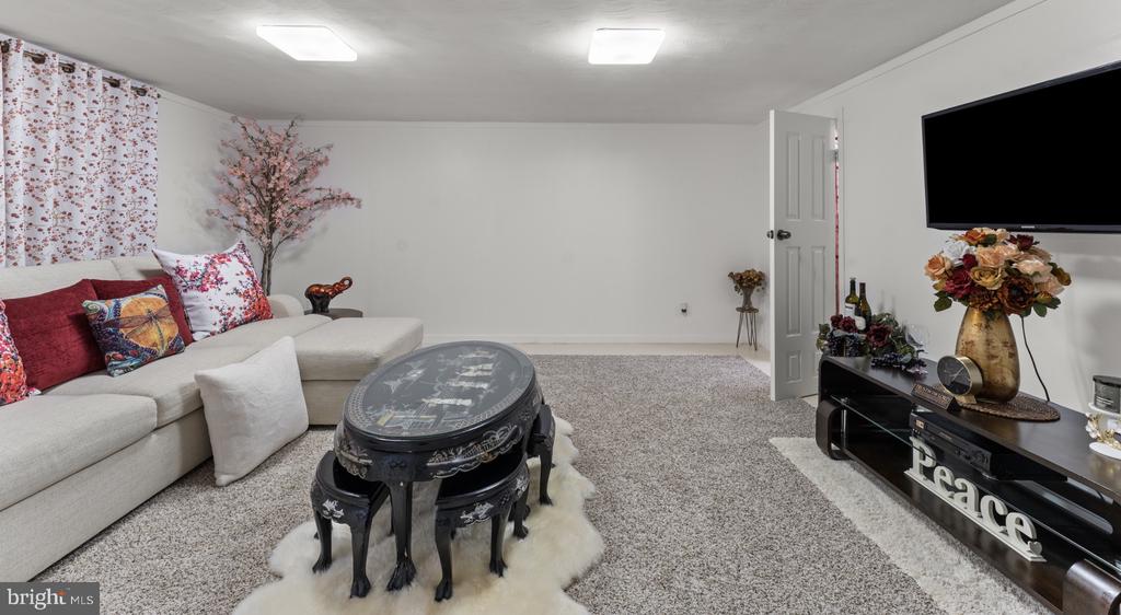 8210 STREAMWOOD DRIVE