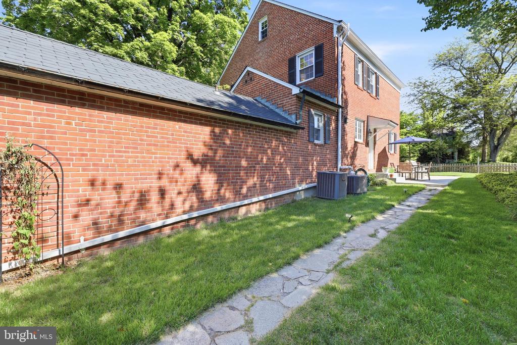 519 CHESTNUT AVENUE
