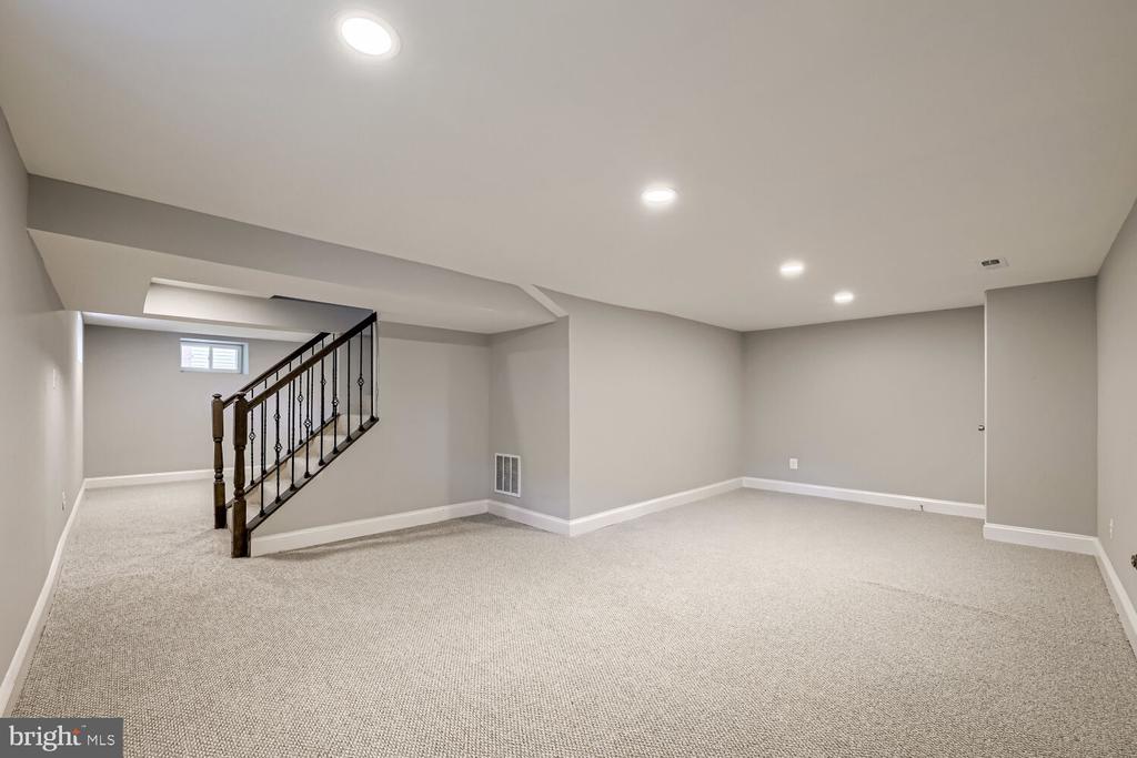 100 CLARENDON AVENUE