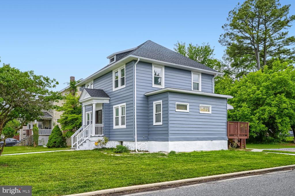 100 CLARENDON AVENUE