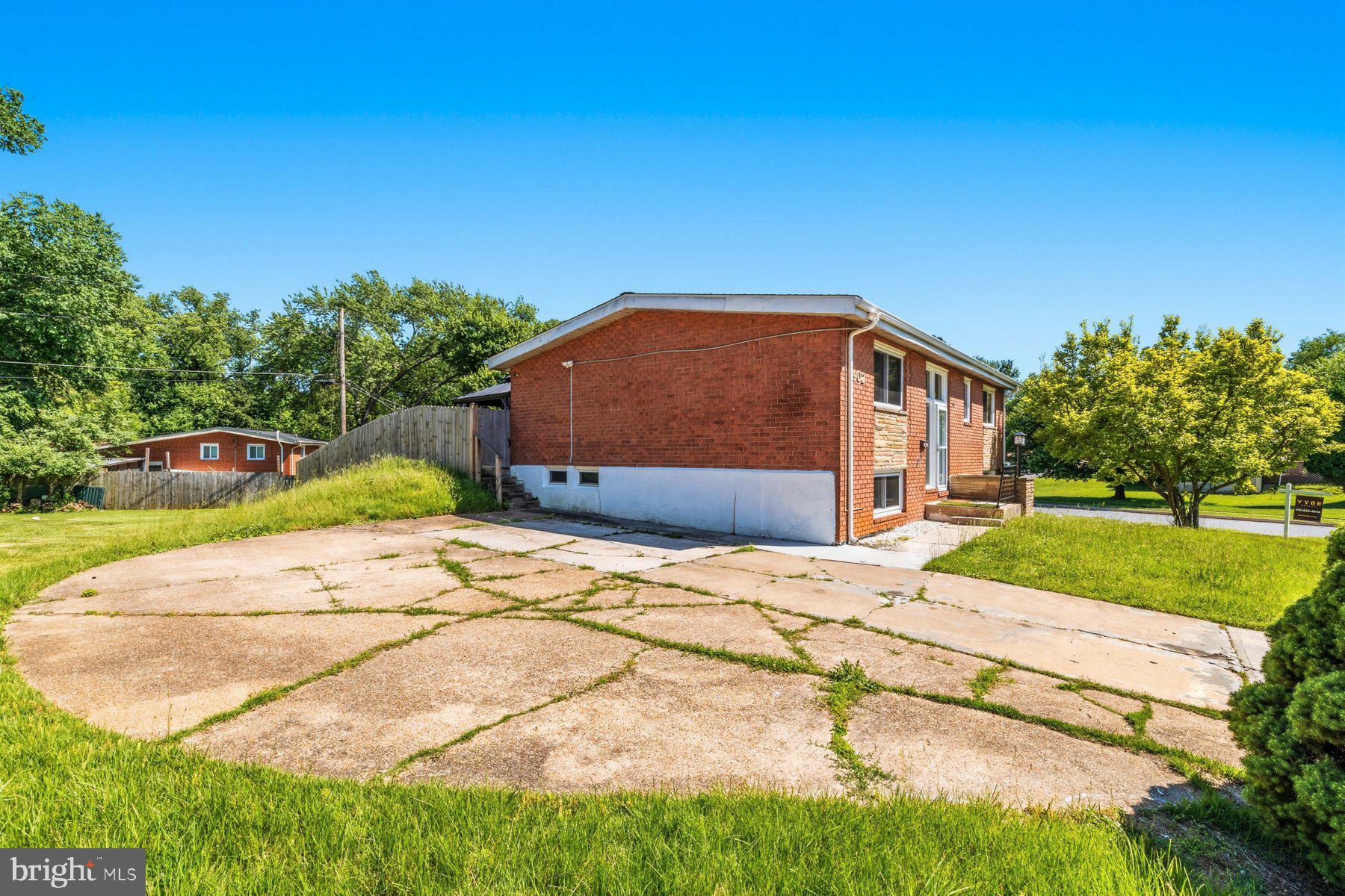 902 BITTERSWEET ROAD