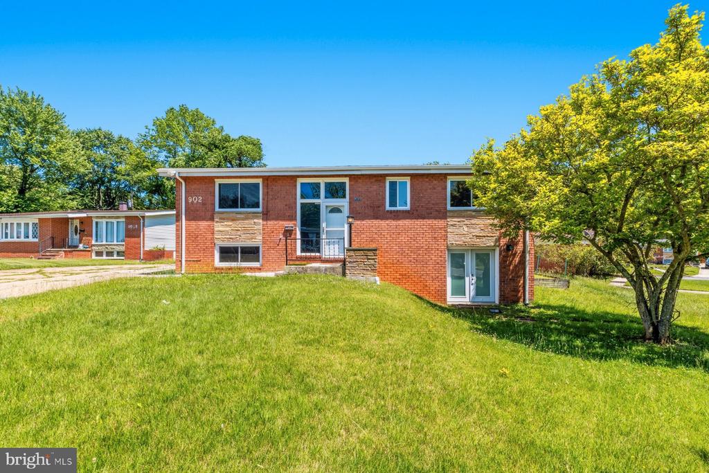 902 BITTERSWEET ROAD