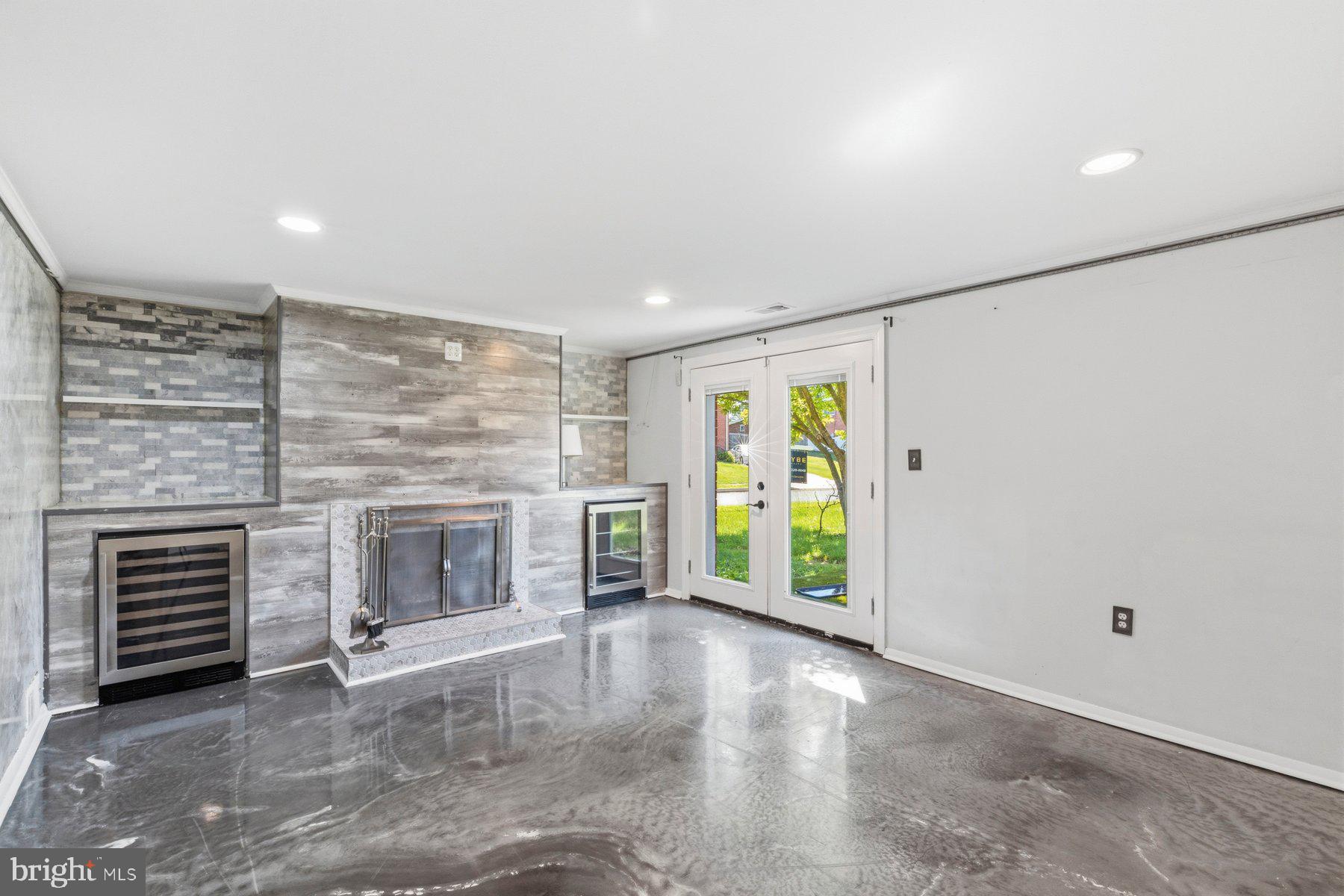 902 BITTERSWEET ROAD