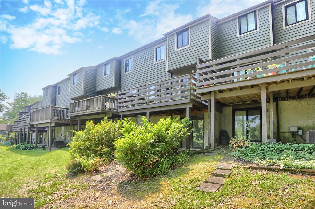 20 STONERIDGE COURT 22