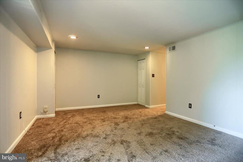 20 STONERIDGE COURT 22