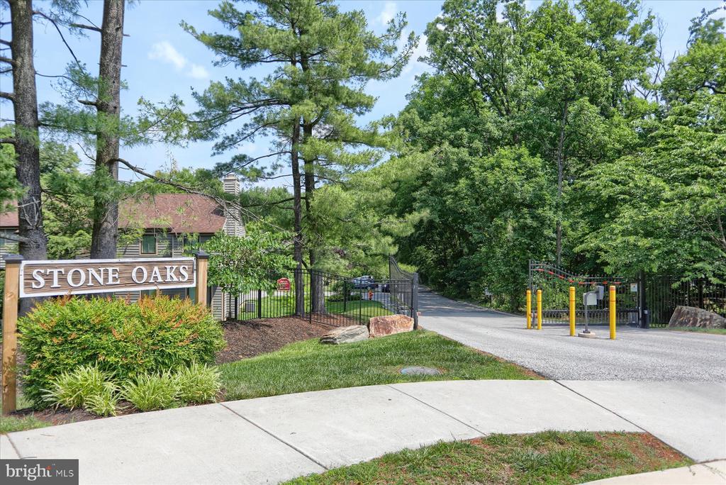 20 STONERIDGE COURT 22