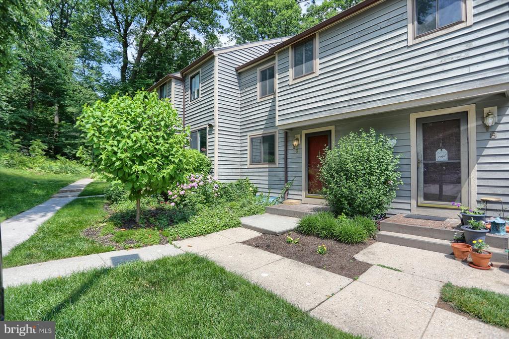 20 STONERIDGE COURT 22