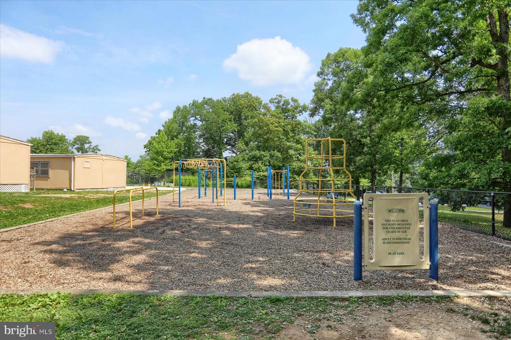 20 STONERIDGE COURT 22