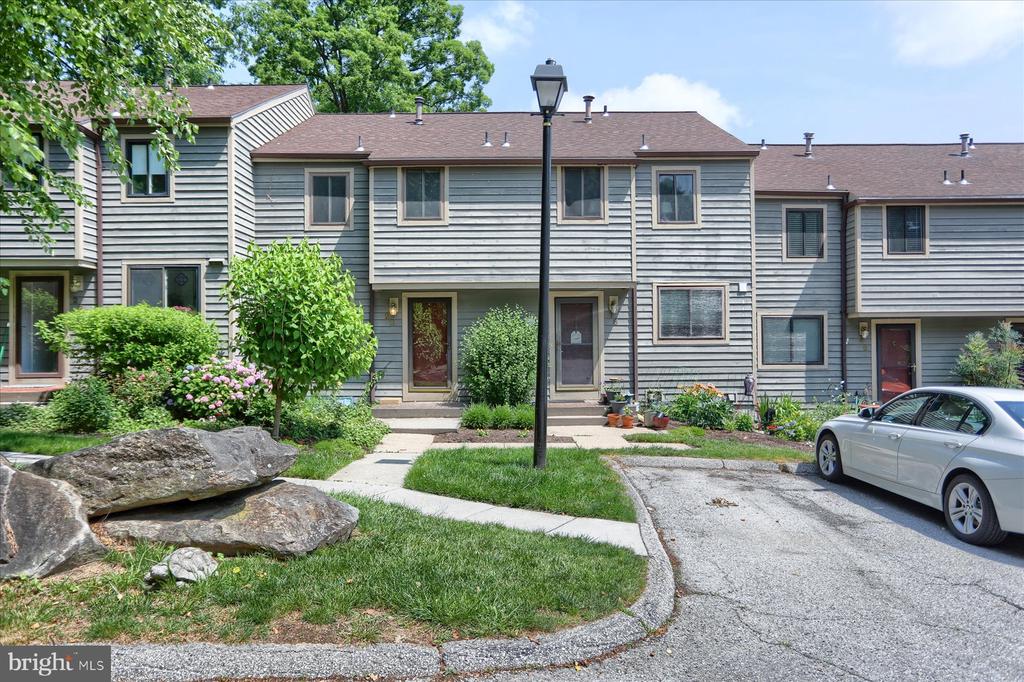 20 STONERIDGE COURT 22