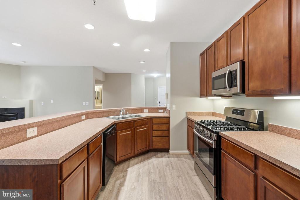 307 WYNDHAM CIRCLE 307 H