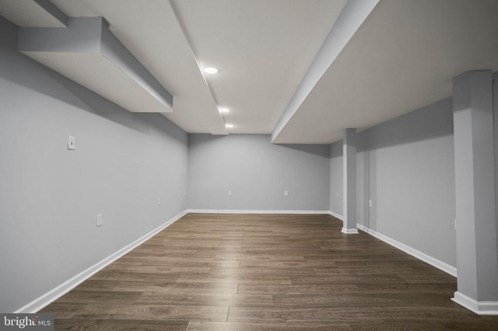 10 IRON BOLT COURT