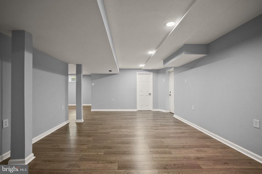 10 IRON BOLT COURT
