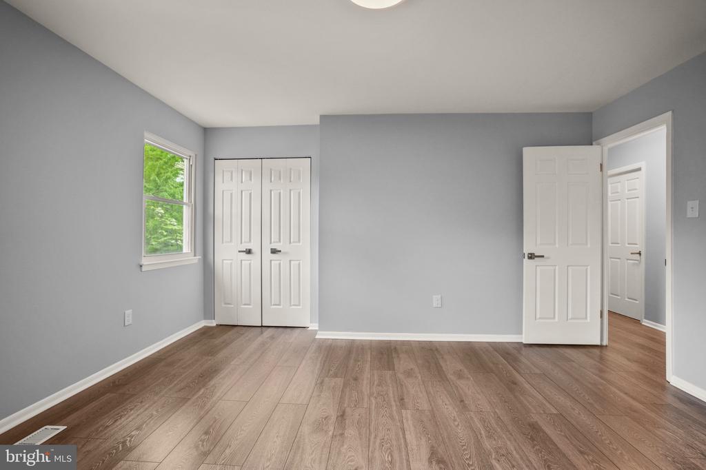 10 IRON BOLT COURT