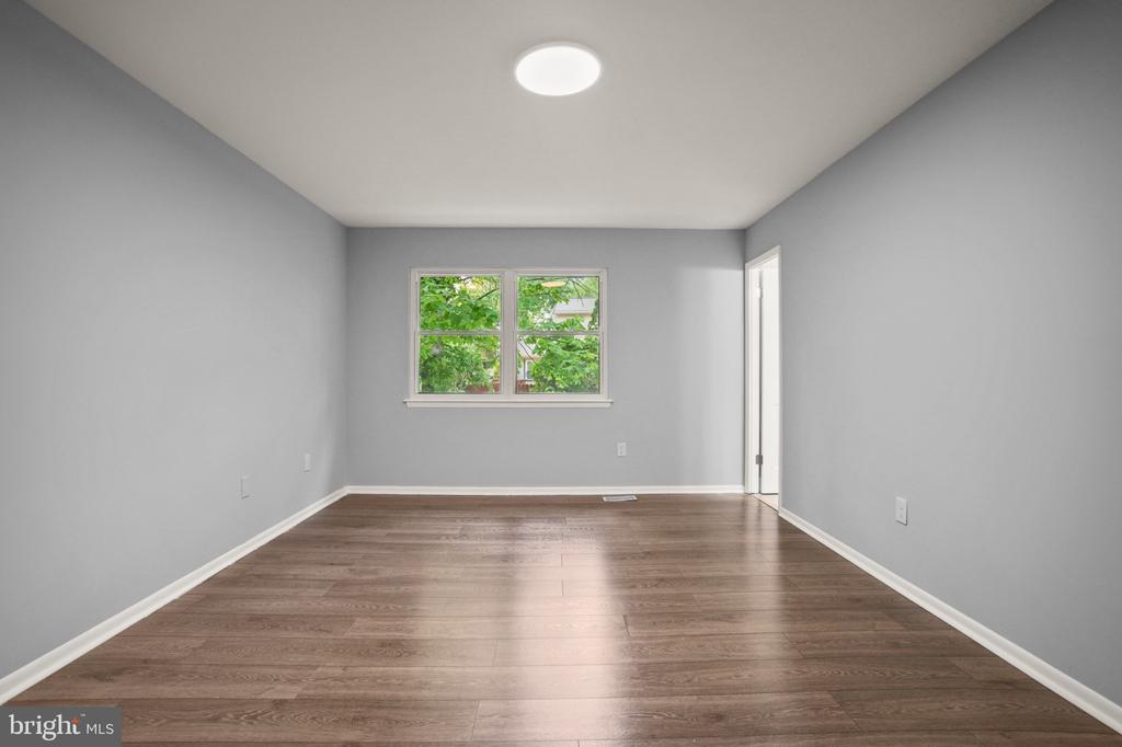 10 IRON BOLT COURT