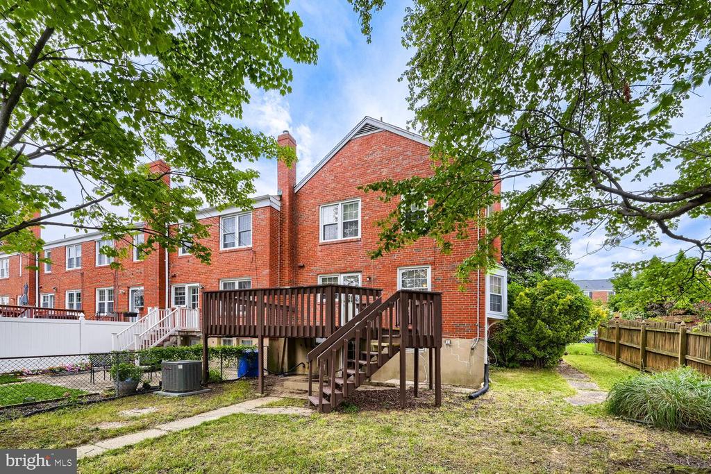 1529 DOXBURY ROAD