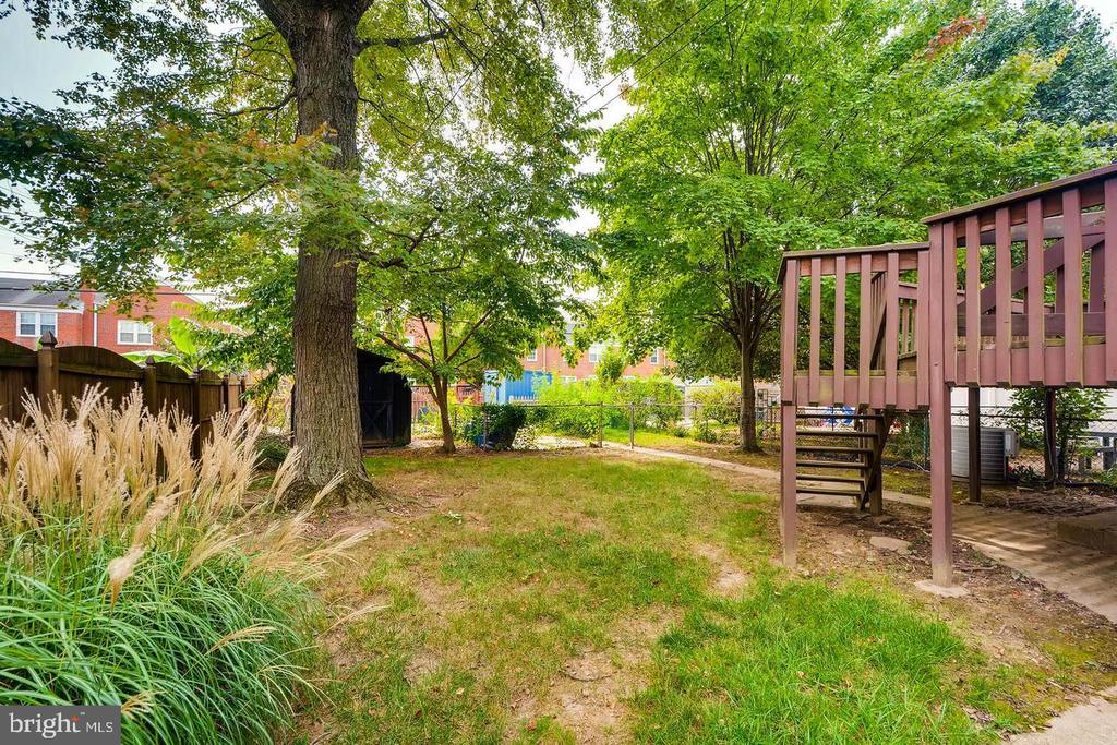1529 DOXBURY ROAD