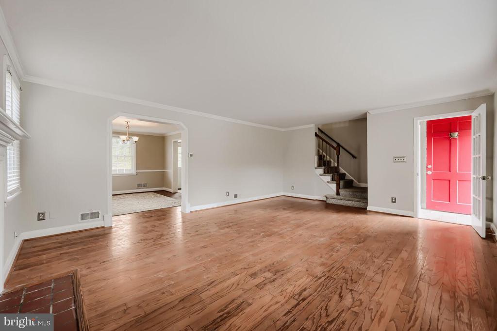 1529 DOXBURY ROAD