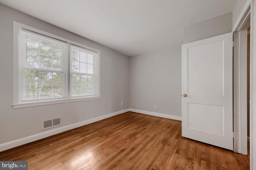 1529 DOXBURY ROAD