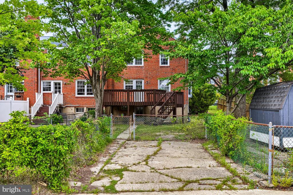 1529 DOXBURY ROAD