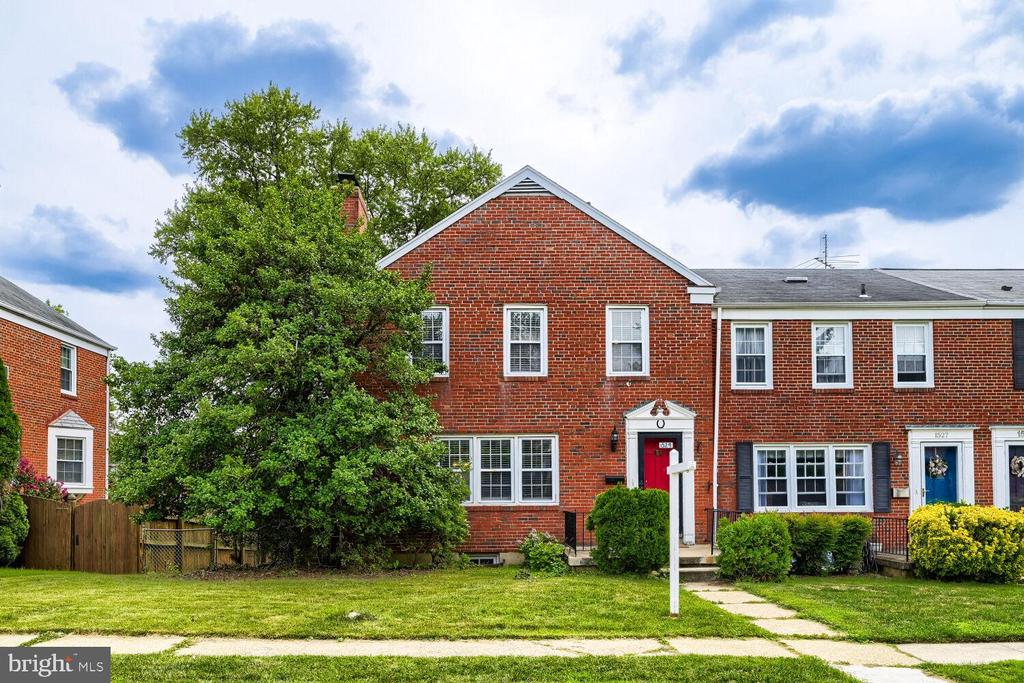 1529 DOXBURY ROAD