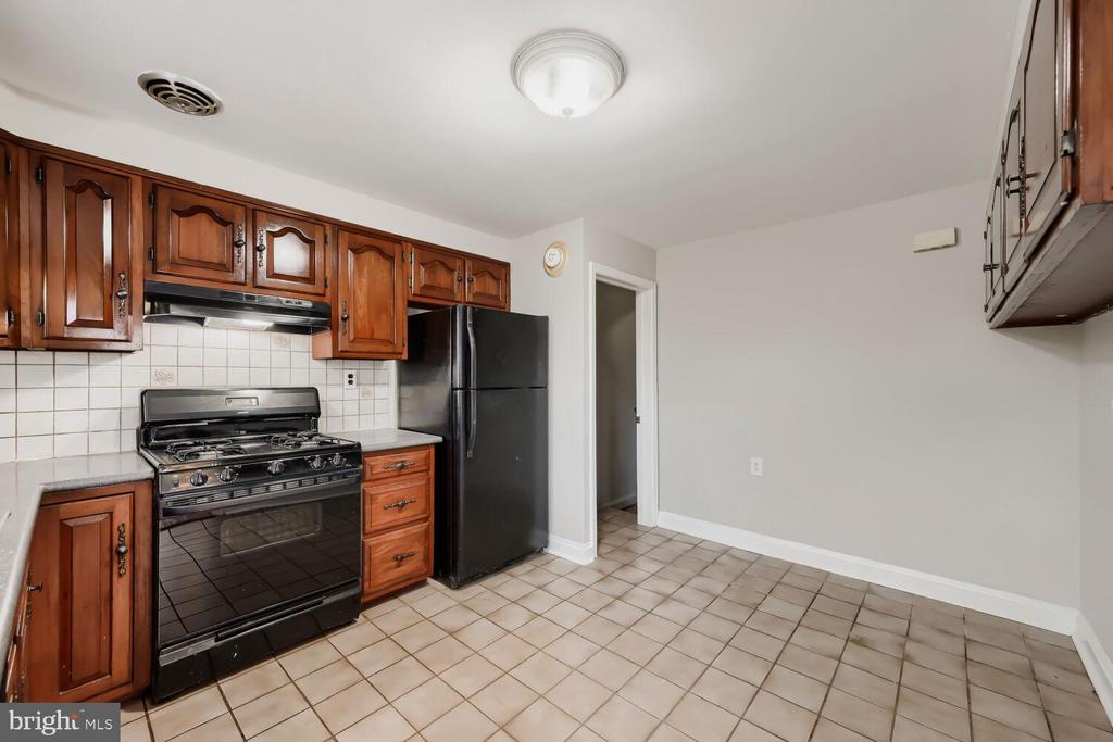 1529 DOXBURY ROAD
