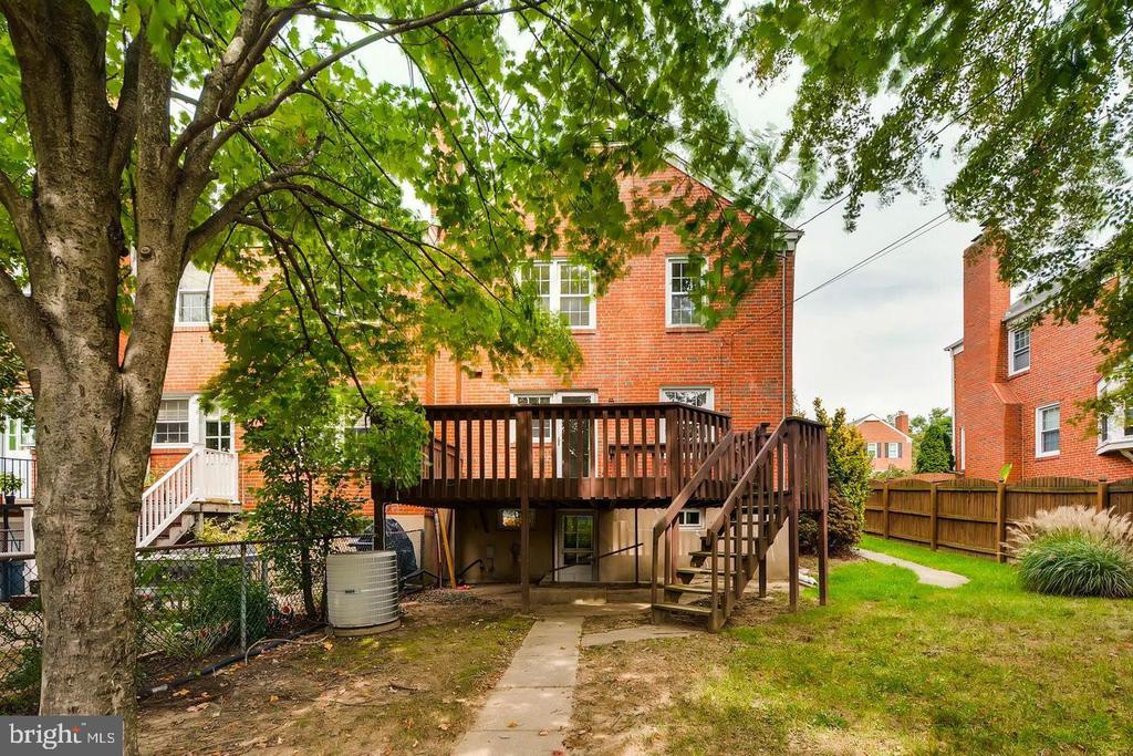 1529 DOXBURY ROAD