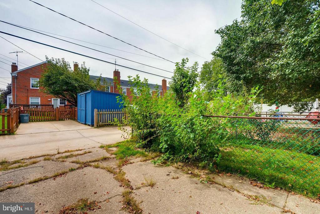 1529 DOXBURY ROAD