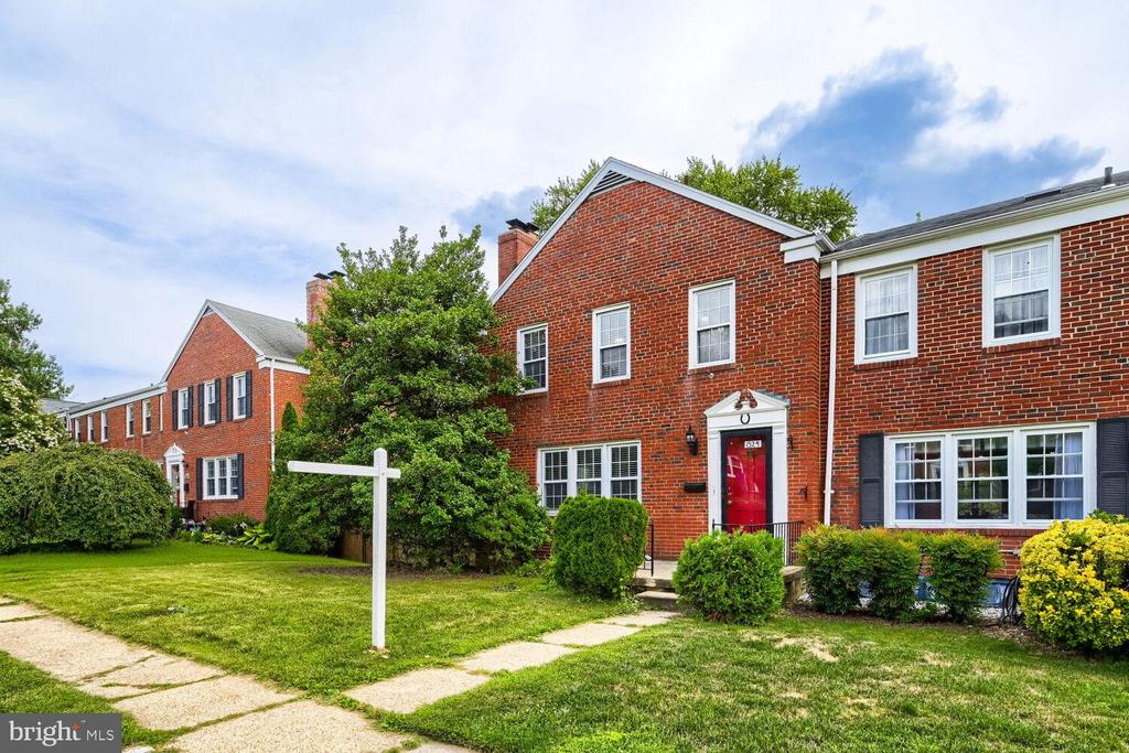 1529 DOXBURY ROAD