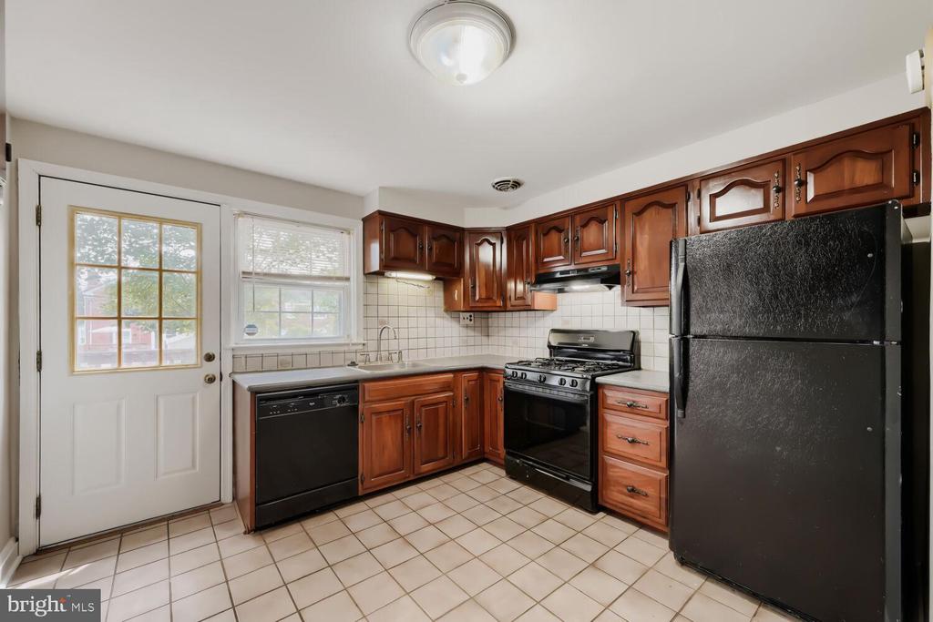 1529 DOXBURY ROAD