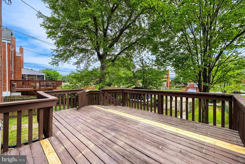 1529 DOXBURY ROAD