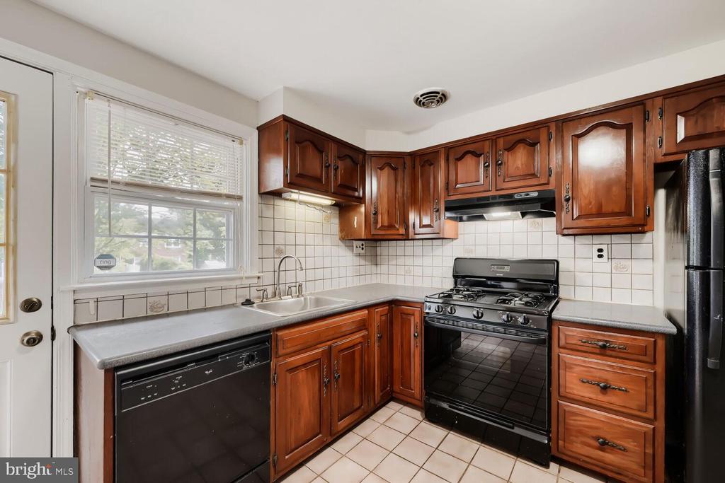 1529 DOXBURY ROAD