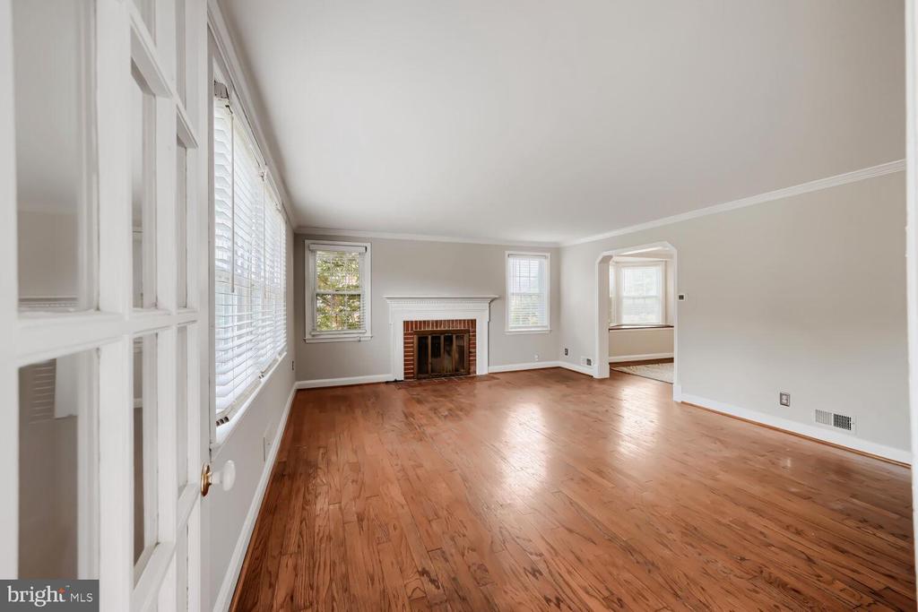 1529 DOXBURY ROAD