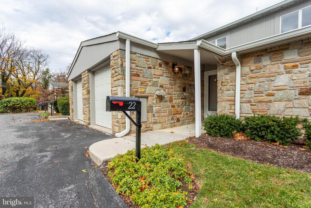 22 STONE MANOR Unit: 22