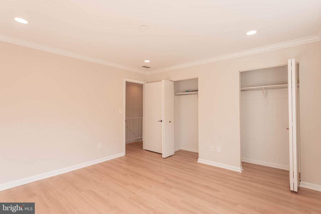 22 STONE MANOR Unit: 22
