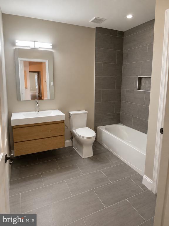 9776 ASHLYN CIRCLE Unit: 9776