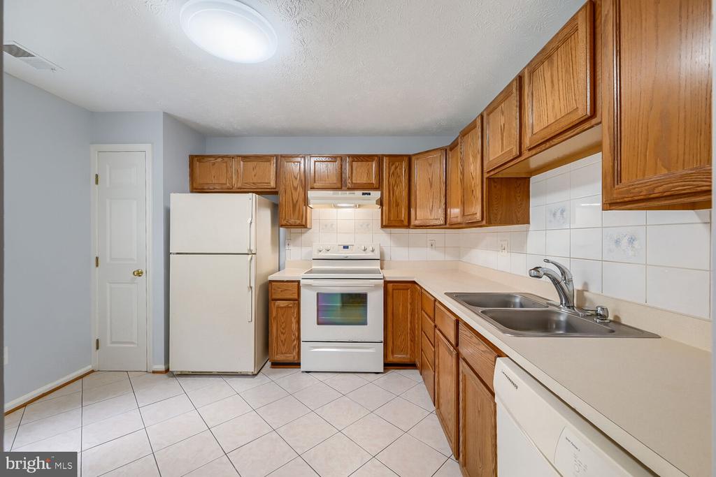 7901 VALLEY MANOR ROAD Unit: 201