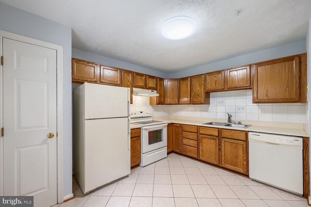 7901 VALLEY MANOR ROAD Unit: 201
