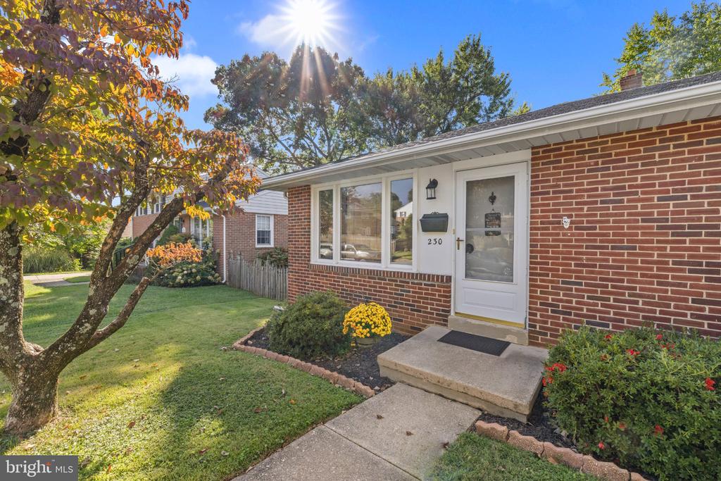 230 ROLLINGBROOK WAY