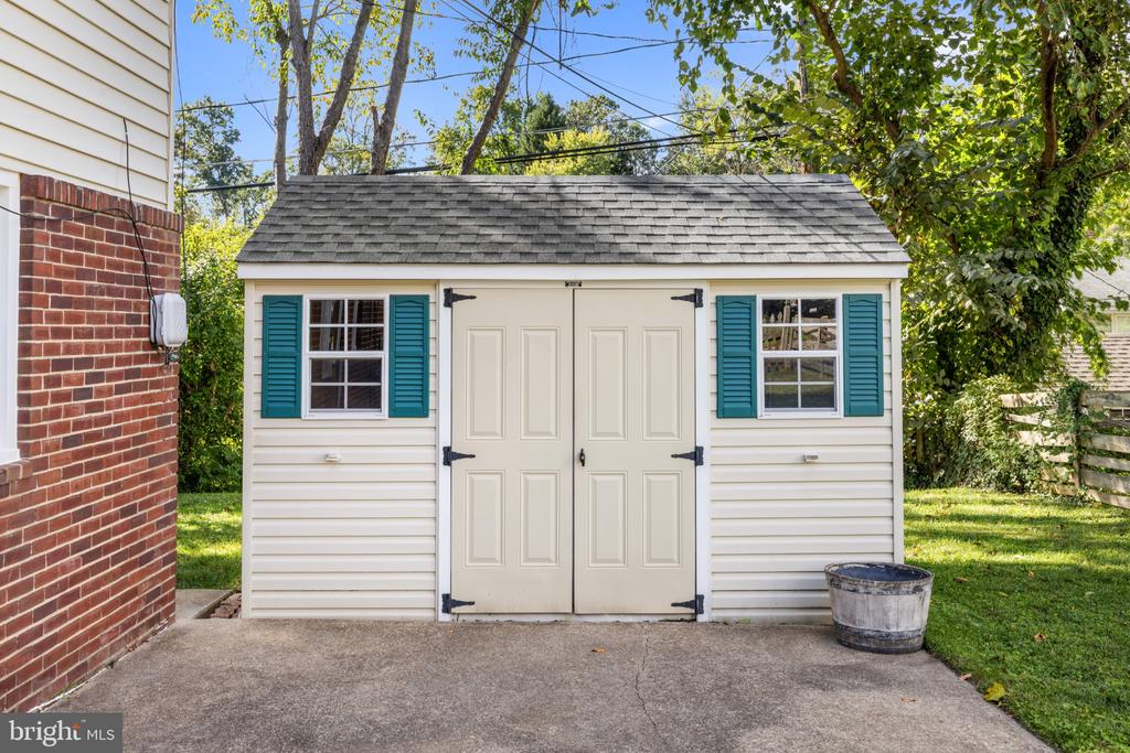230 ROLLINGBROOK WAY