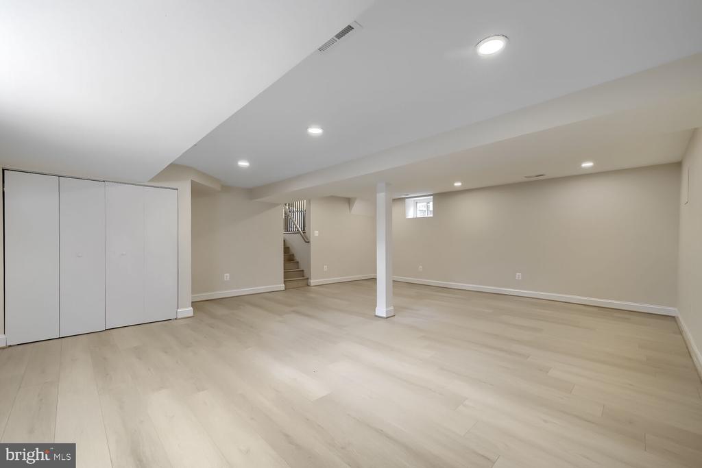 6 WESTBURY ROAD