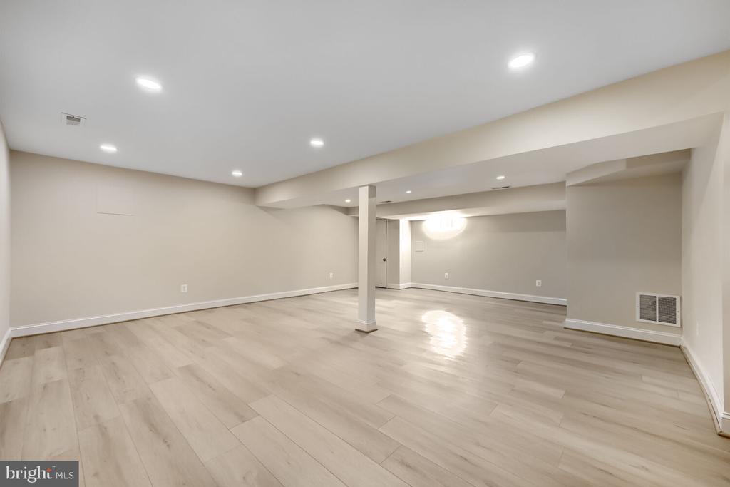 6 WESTBURY ROAD